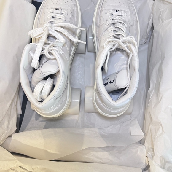 CHANEL 24C White CC Hightop Roller skates Complete Set Size 38 - Picture 16 of 16
